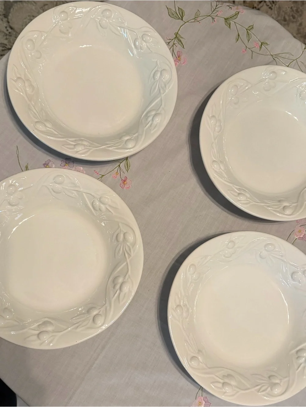 Williams Sonoma Cream Embossed Floral Rim Soup Bowls - Set of 4